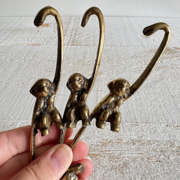 Set of Three Vintage Metal Monkey Hanging Hooks - Picture 9 of 11